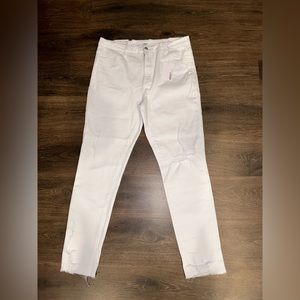 NWT! Women’s White Distressed Vervet by Flying Monkey Jeans. size 32/ 15